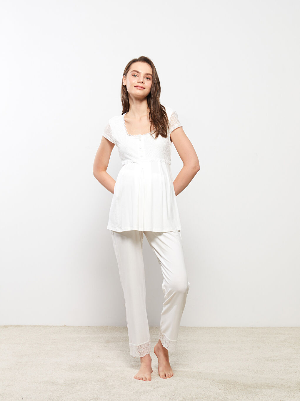 Ekru Kare Yaka Nakışlı Kısa Kollu Hamile Pijama Takımı