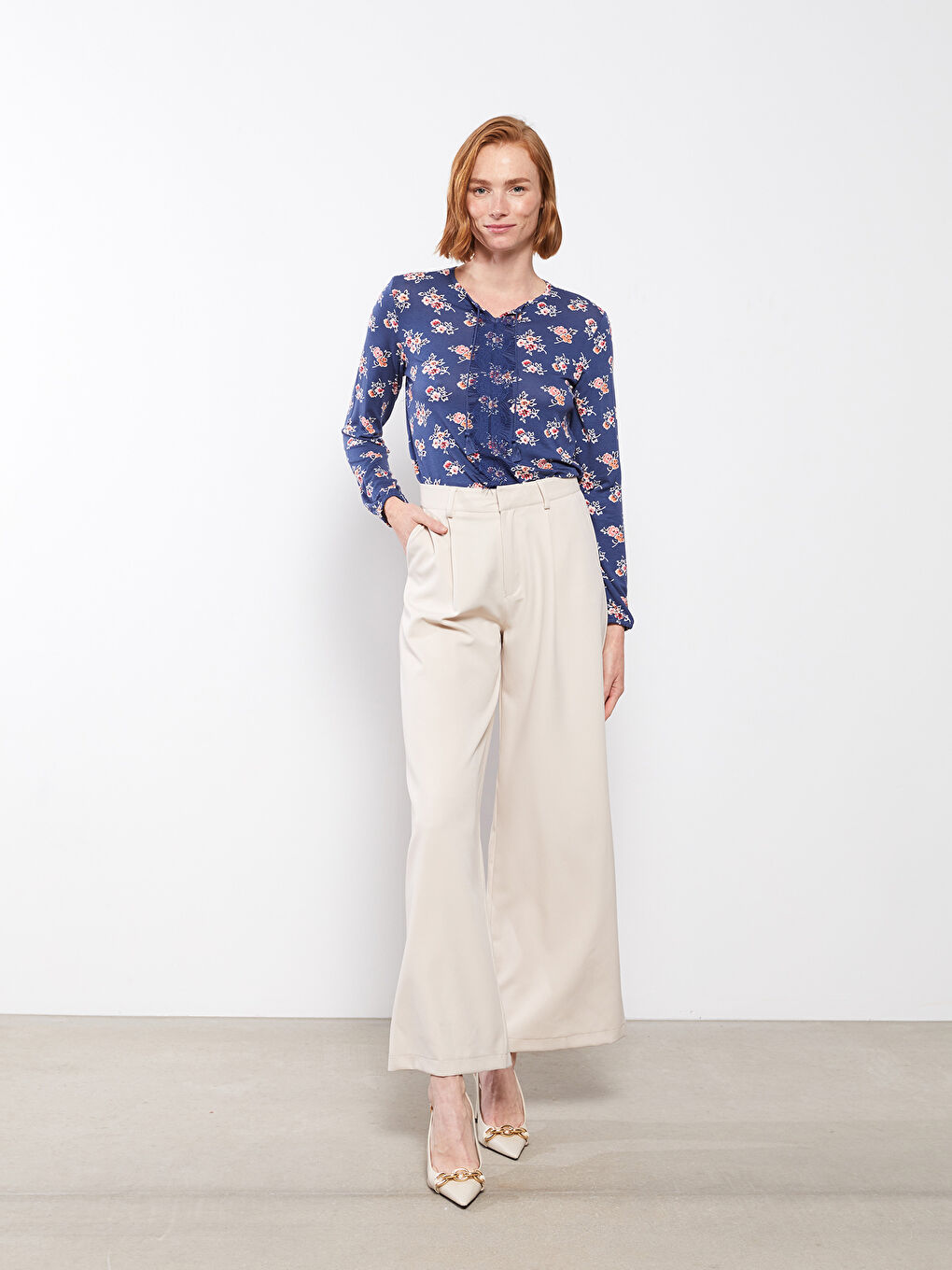 İndigo Bağlamalı Yaka Çiçekli Uzun Kollu Kadın Bluz