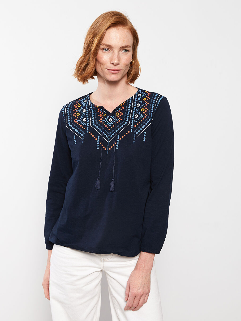 Lacivert Bağlama Yaka Nakışlı Uzun Kollu Pamuklu Kadın Bluz-2