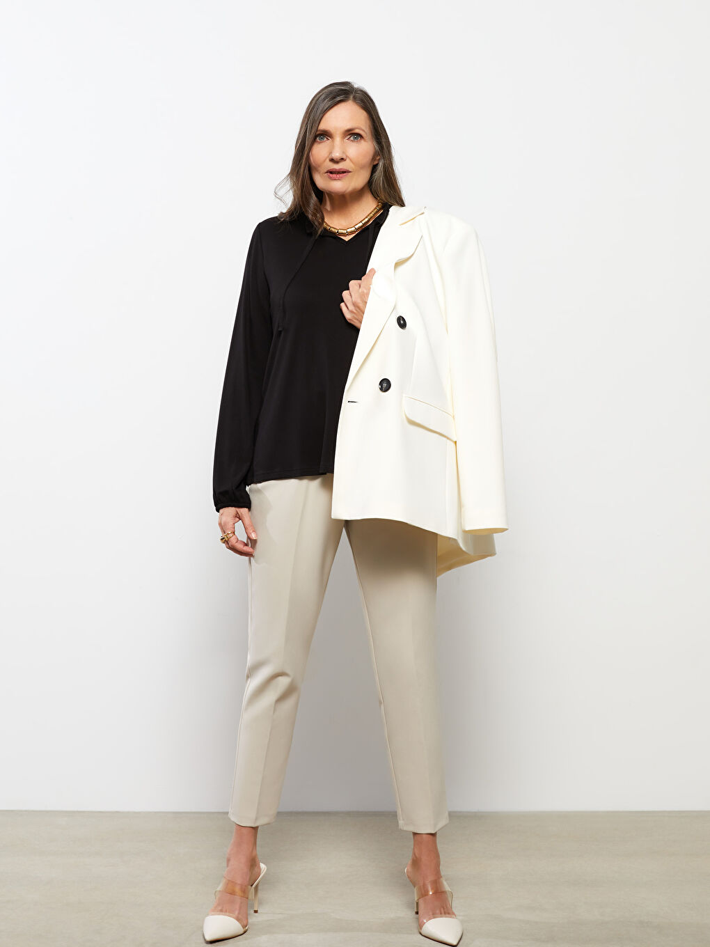 Siyah Fırfırlı Bağlamalı Yaka Düz Uzun Kollu Kadın Bluz