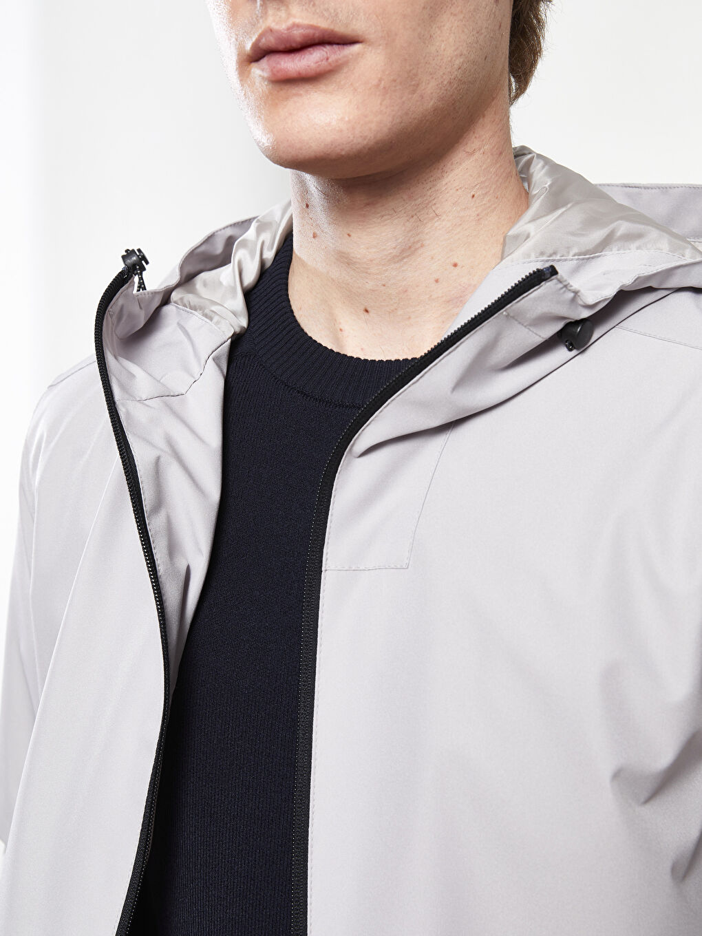 Bej Standart Kalıp Kapüşonlu İnce Erkek Yağmurluk-2