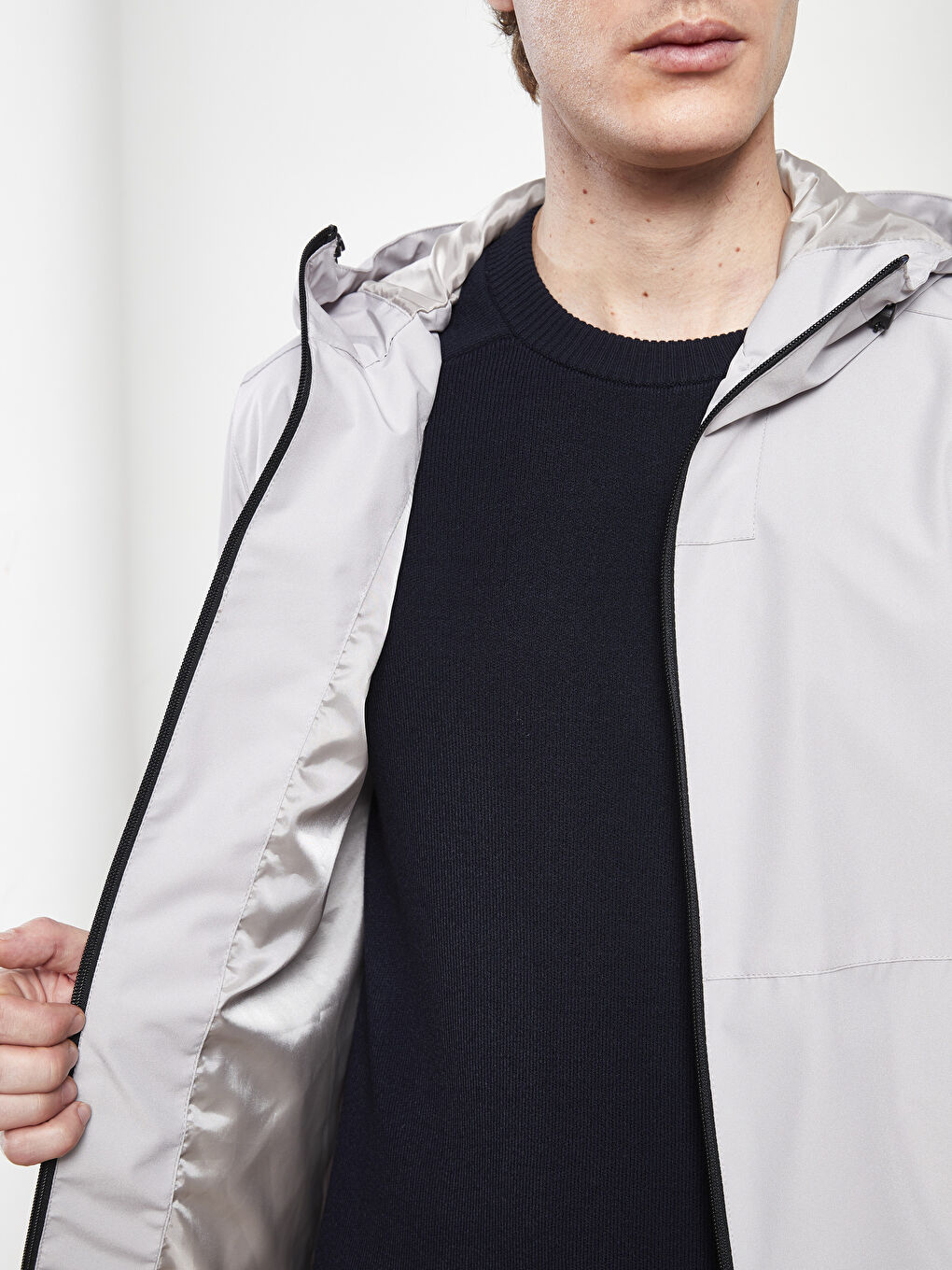 Bej Standart Kalıp Kapüşonlu İnce Erkek Yağmurluk-3