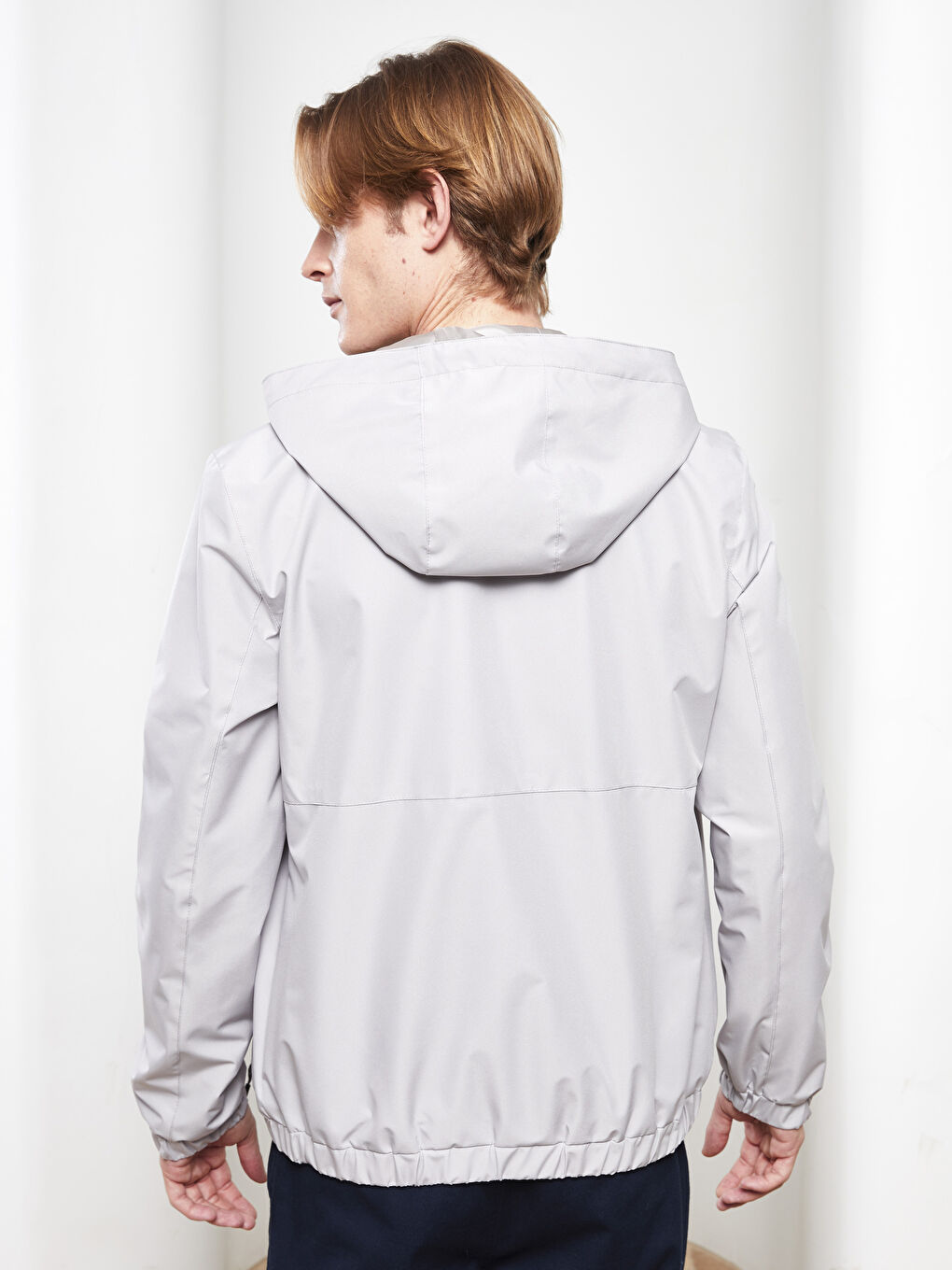 Bej Standart Kalıp Kapüşonlu İnce Erkek Yağmurluk-4