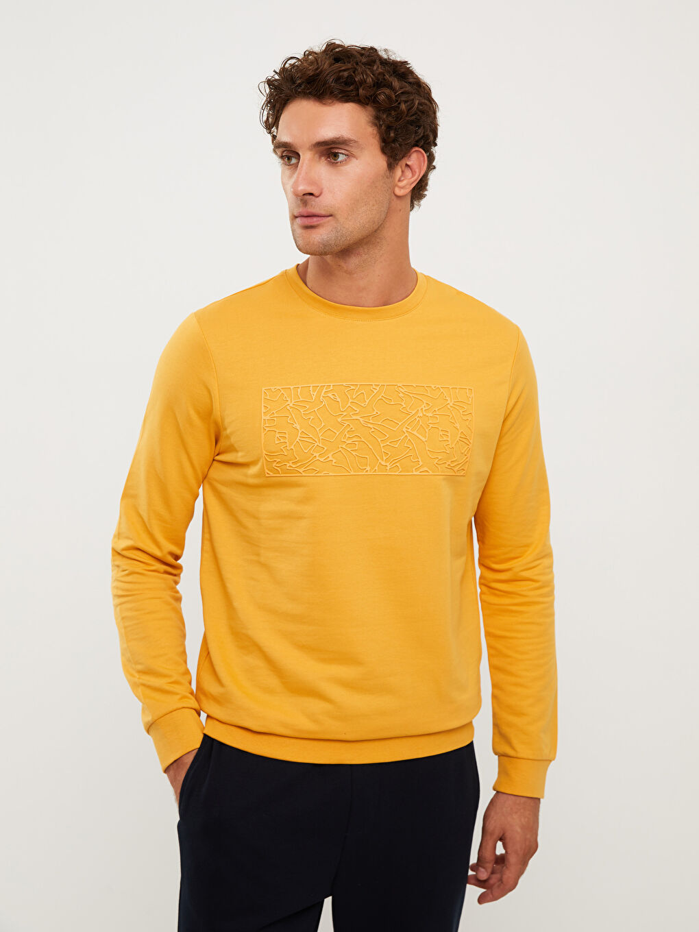 LCWAIKIKI Classic Sarı Bisiklet Yaka Uzun Kollu Baskılı Erkek Sweatshirt