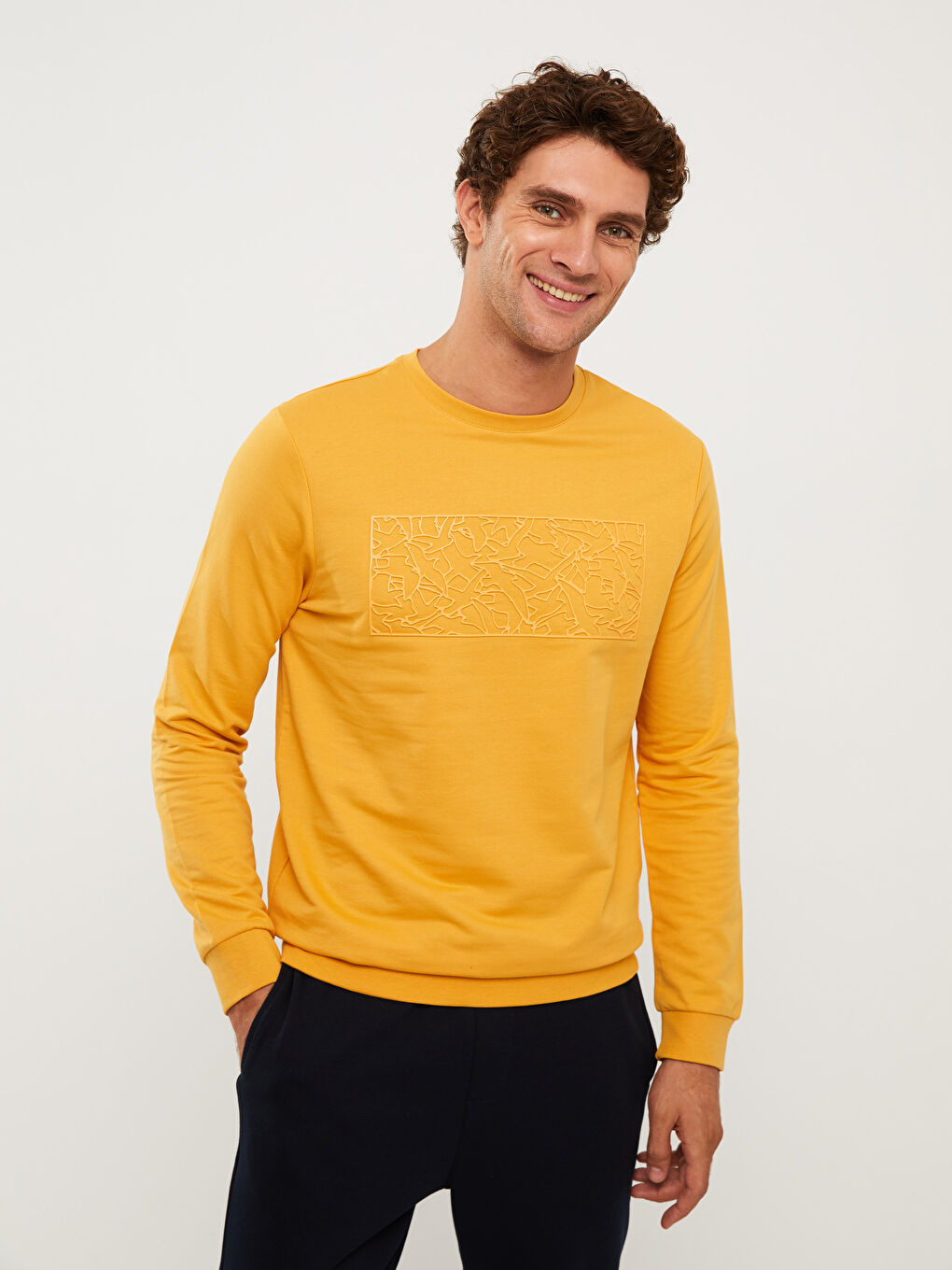 LCWAIKIKI Classic Sarı Bisiklet Yaka Uzun Kollu Baskılı Erkek Sweatshirt - 1