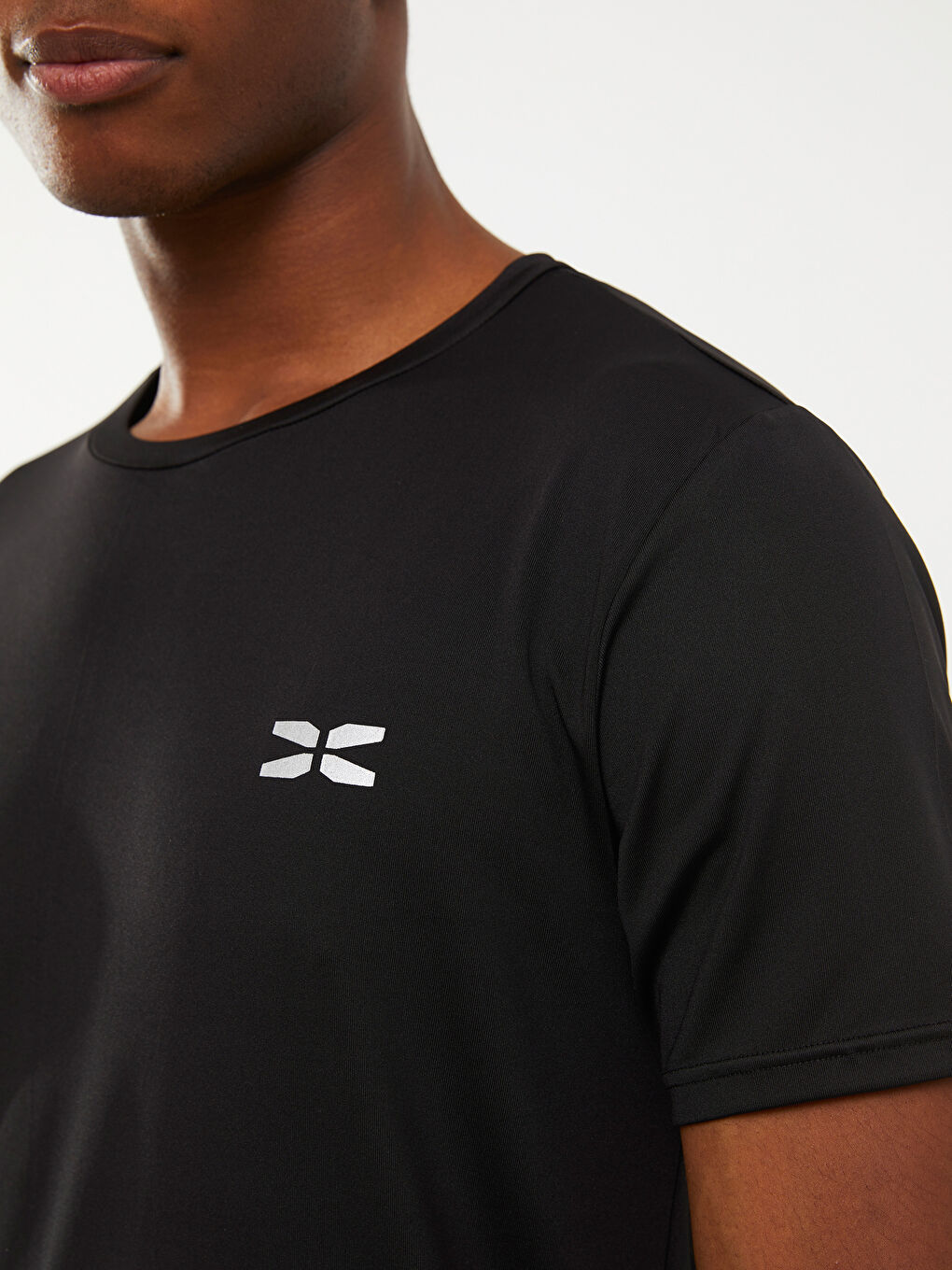 تيشيرت رياضي كم قصير بياقة دائرية للرجال-3