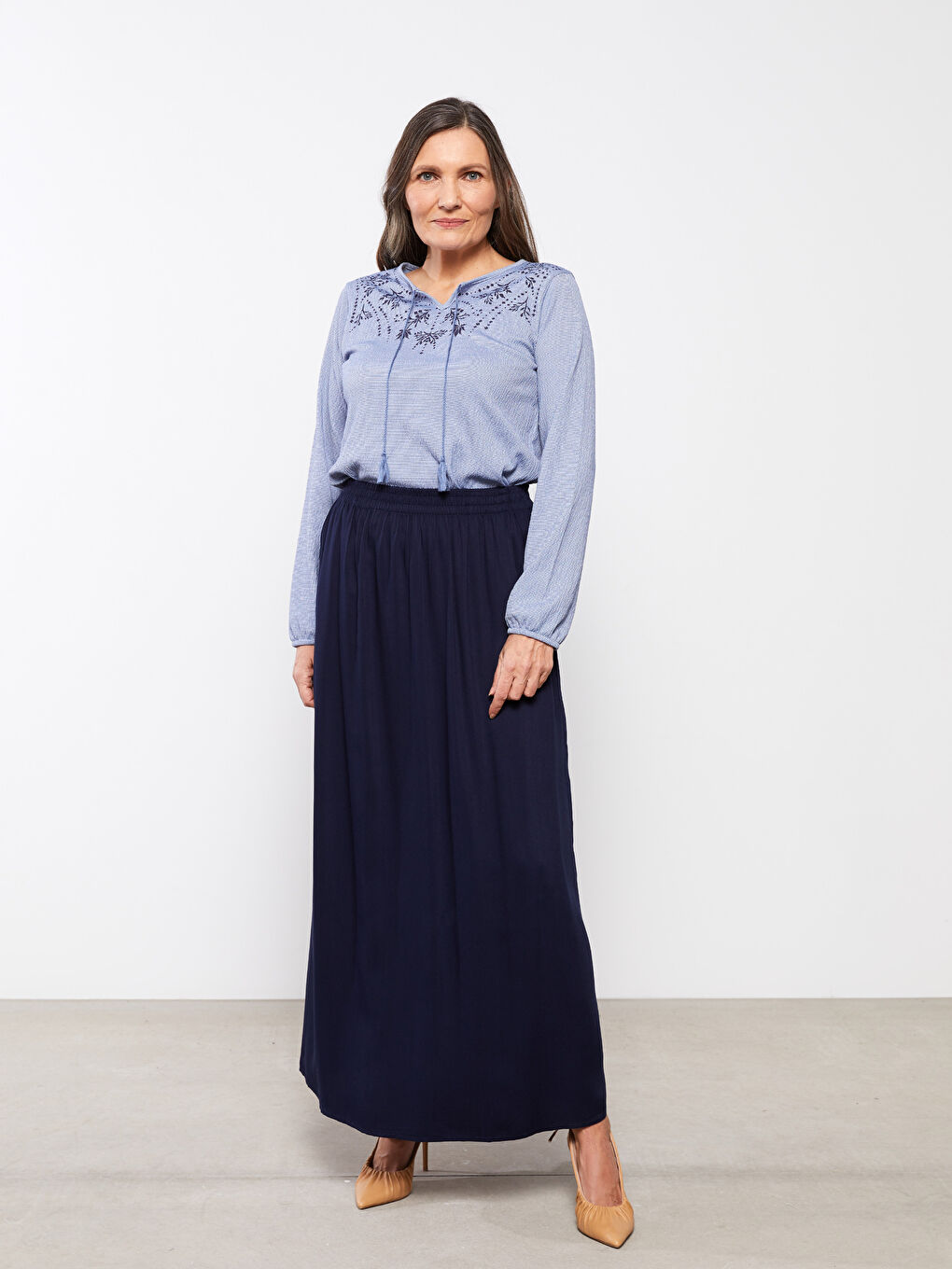 Mavi Bağlamalı Yaka Baskılı Uzun Kollu Kadın Tişört-1