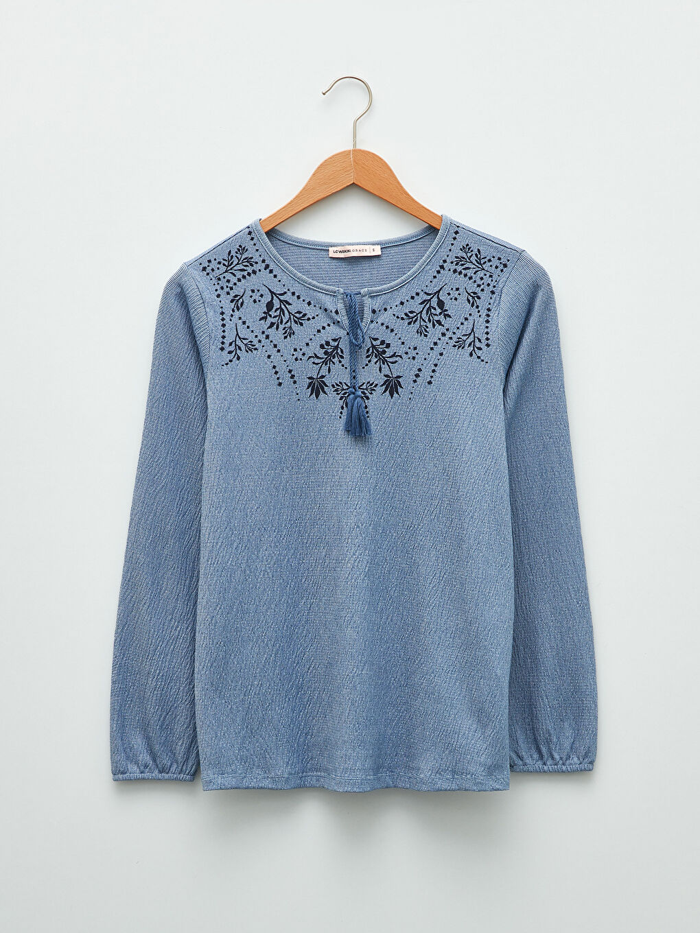 Mavi Bağlamalı Yaka Baskılı Uzun Kollu Kadın Tişört-5