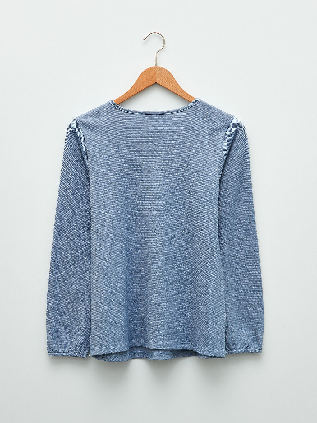 Mavi Bağlamalı Yaka Baskılı Uzun Kollu Kadın Tişört-6