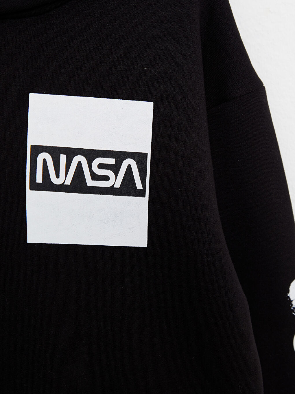 LCW Kids Siyah Kapüşonlu Nasa Baskılı Uzun Kollu Erkek Çocuk Sweatshirt - 1