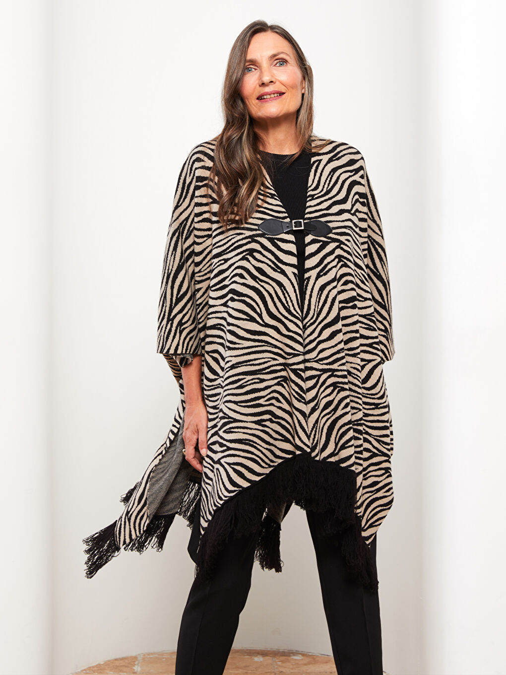 Bej Şal Yaka Desenli Kadın Triko Panço