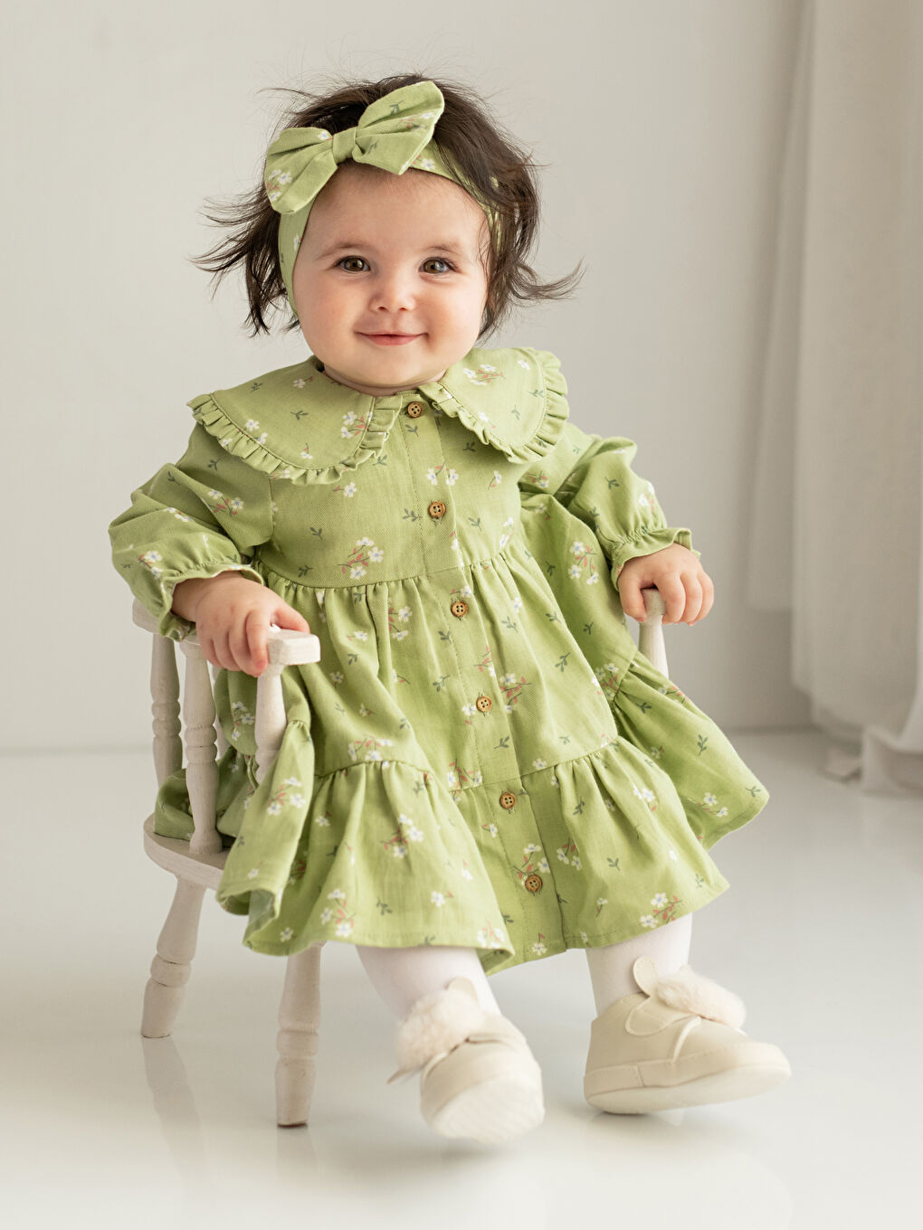 Bebe-Kragen Langarm Bedrucktes Baby Mädchen Kleid und Haarband 2er-Pack Set