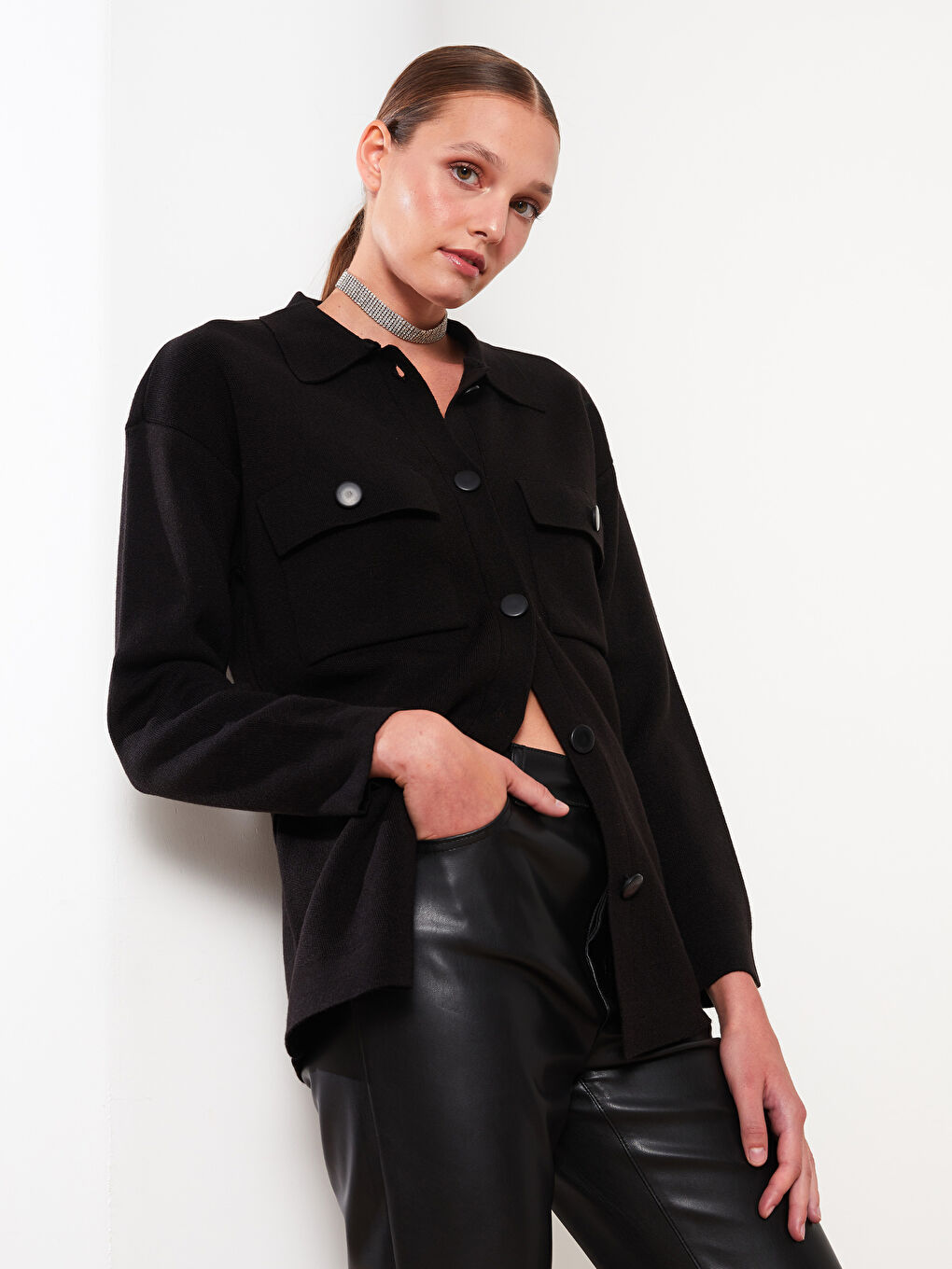 Siyah Polo Yaka Düz Uzun Kollu Pike Kadın Hırka