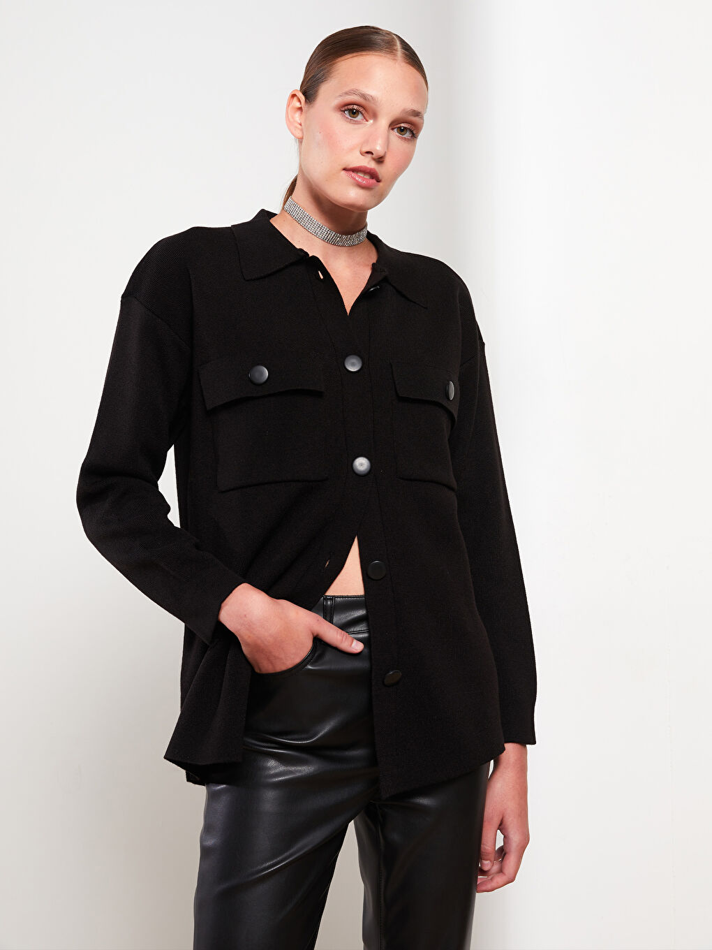 Siyah Polo Yaka Düz Uzun Kollu Pike Kadın Hırka-1