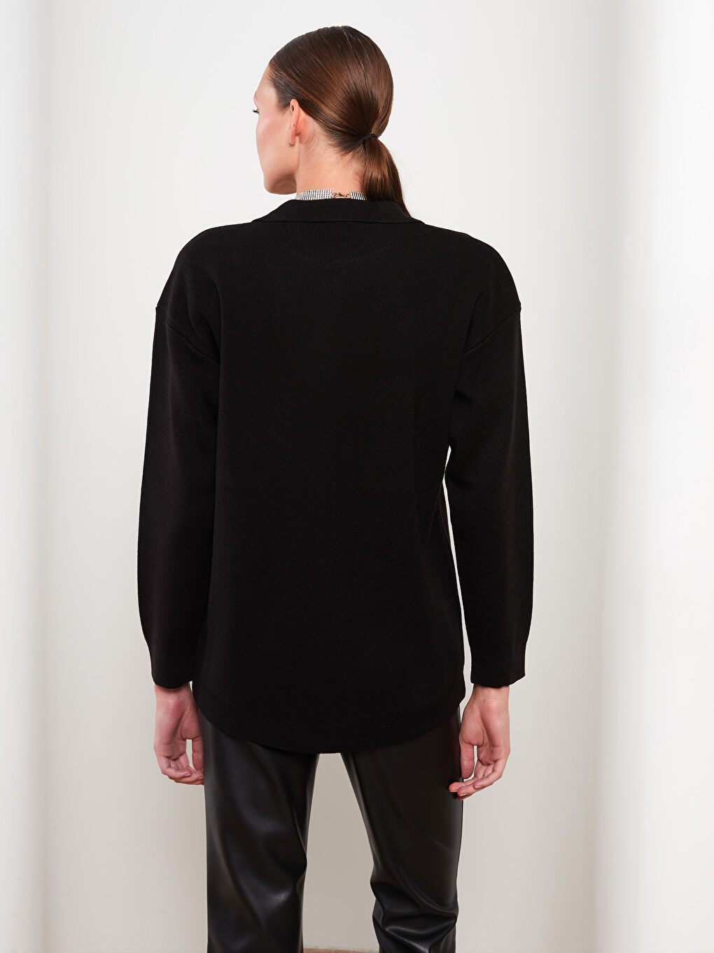 Siyah Polo Yaka Düz Uzun Kollu Pike Kadın Hırka-4