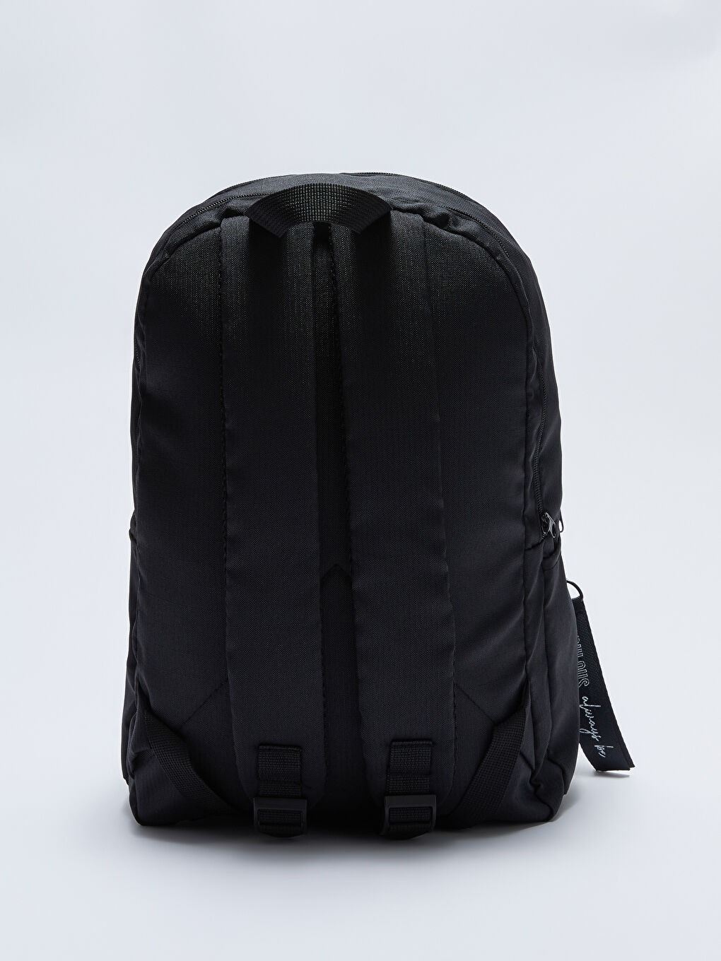 Siyah Etiket Baskılı Kadın Sırt Çantası-1