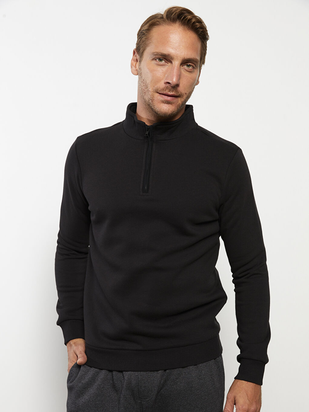 LCWAIKIKI Basic Stand Collar Long Sleeve Plain Men's Thick Sweatshirt -W28320Z8-CVL