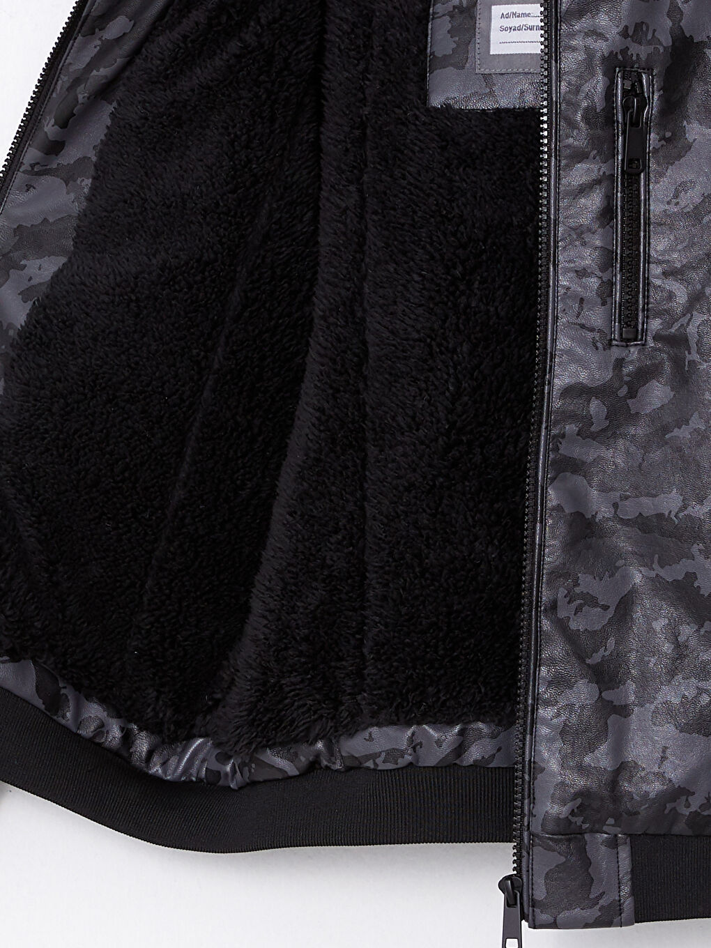 Siyah Kapüşonlu Baskılı Erkek Çocuk Deri Görünümlü Mont-2