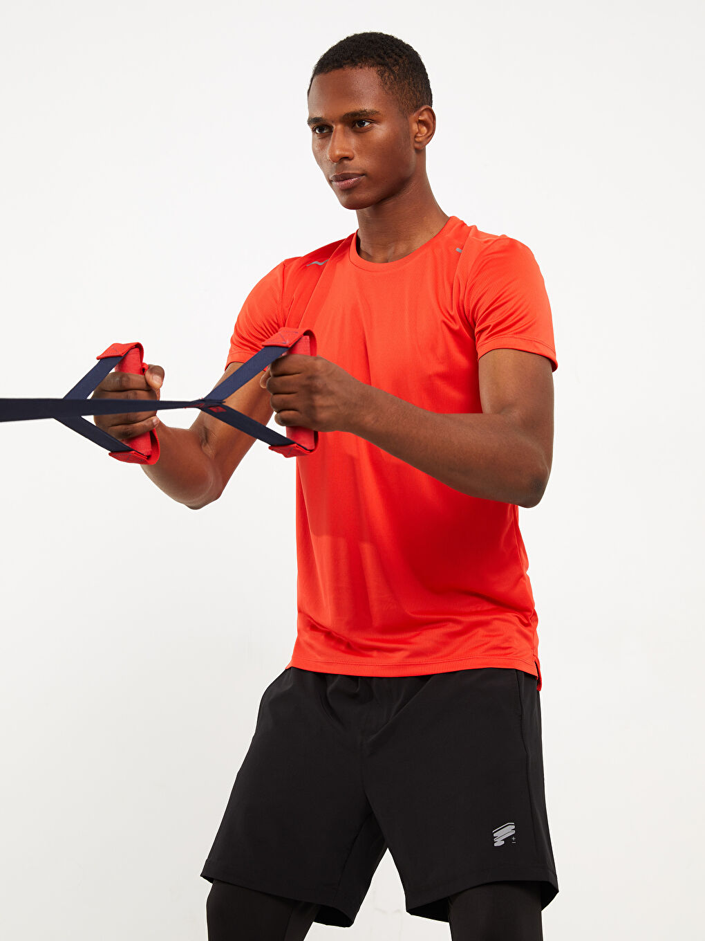 تيشيرت رياضي كم قصير بياقة دائرية للرجال