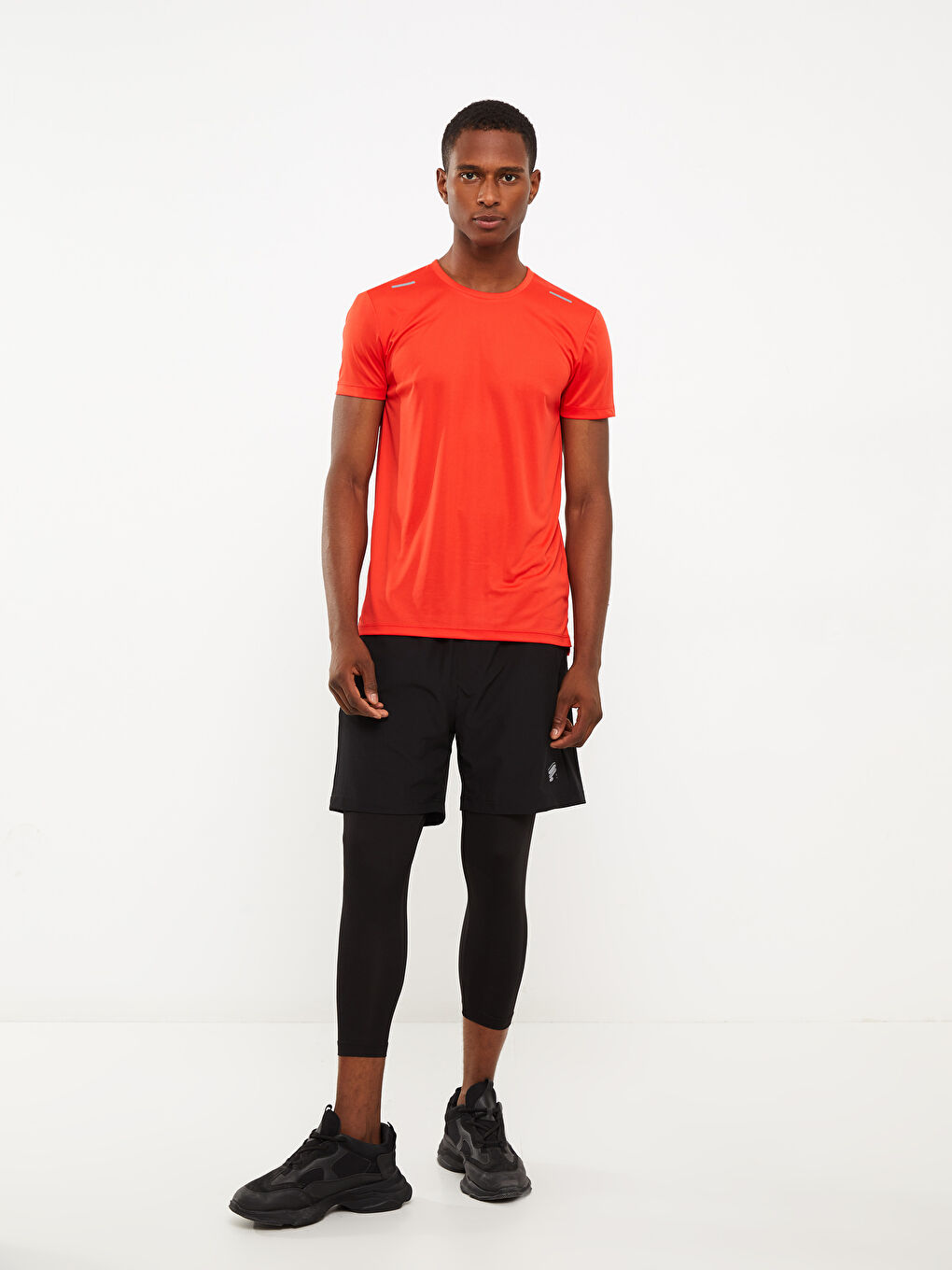 تيشيرت رياضي كم قصير بياقة دائرية للرجال-2