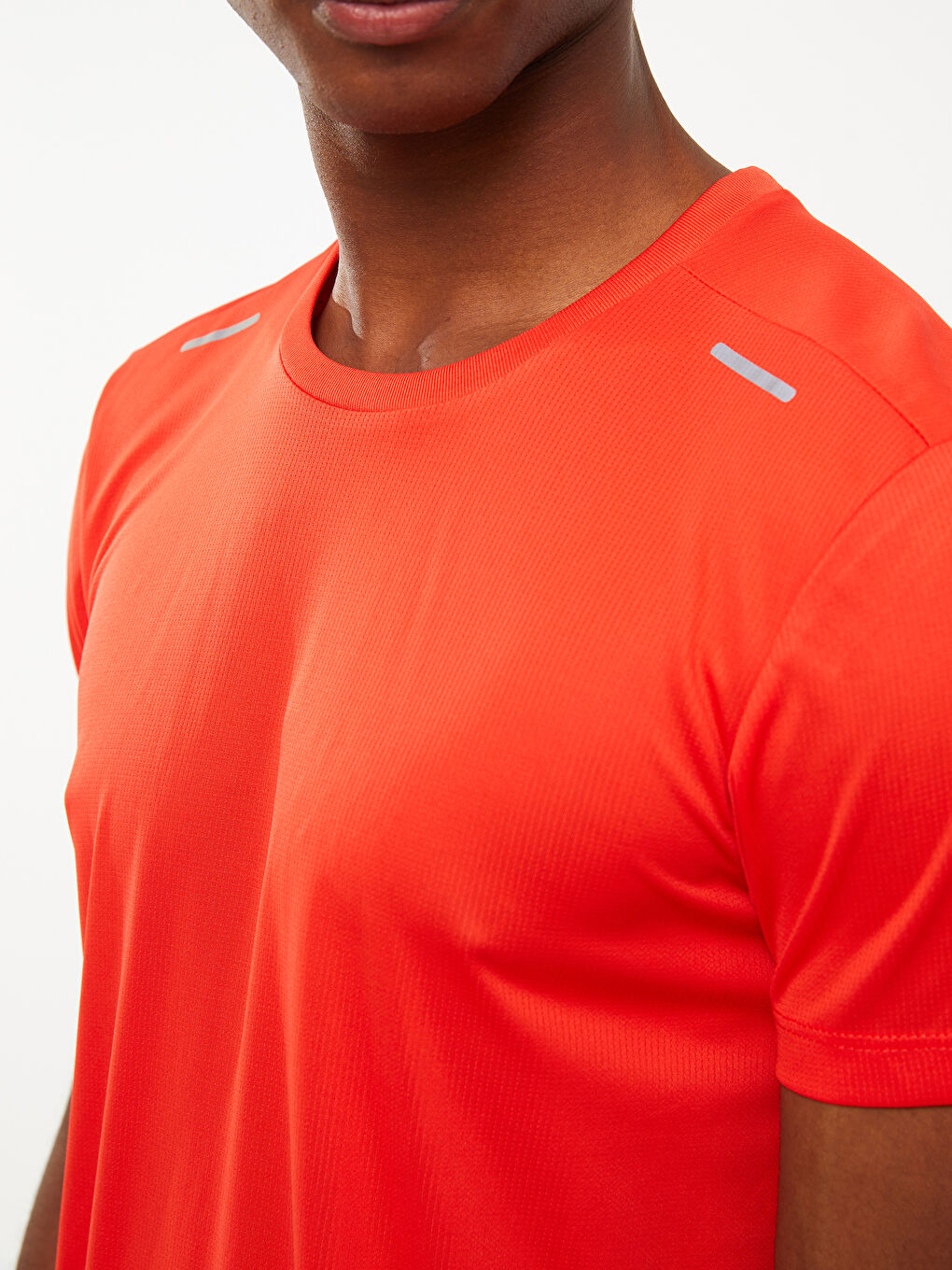 تيشيرت رياضي كم قصير بياقة دائرية للرجال-3