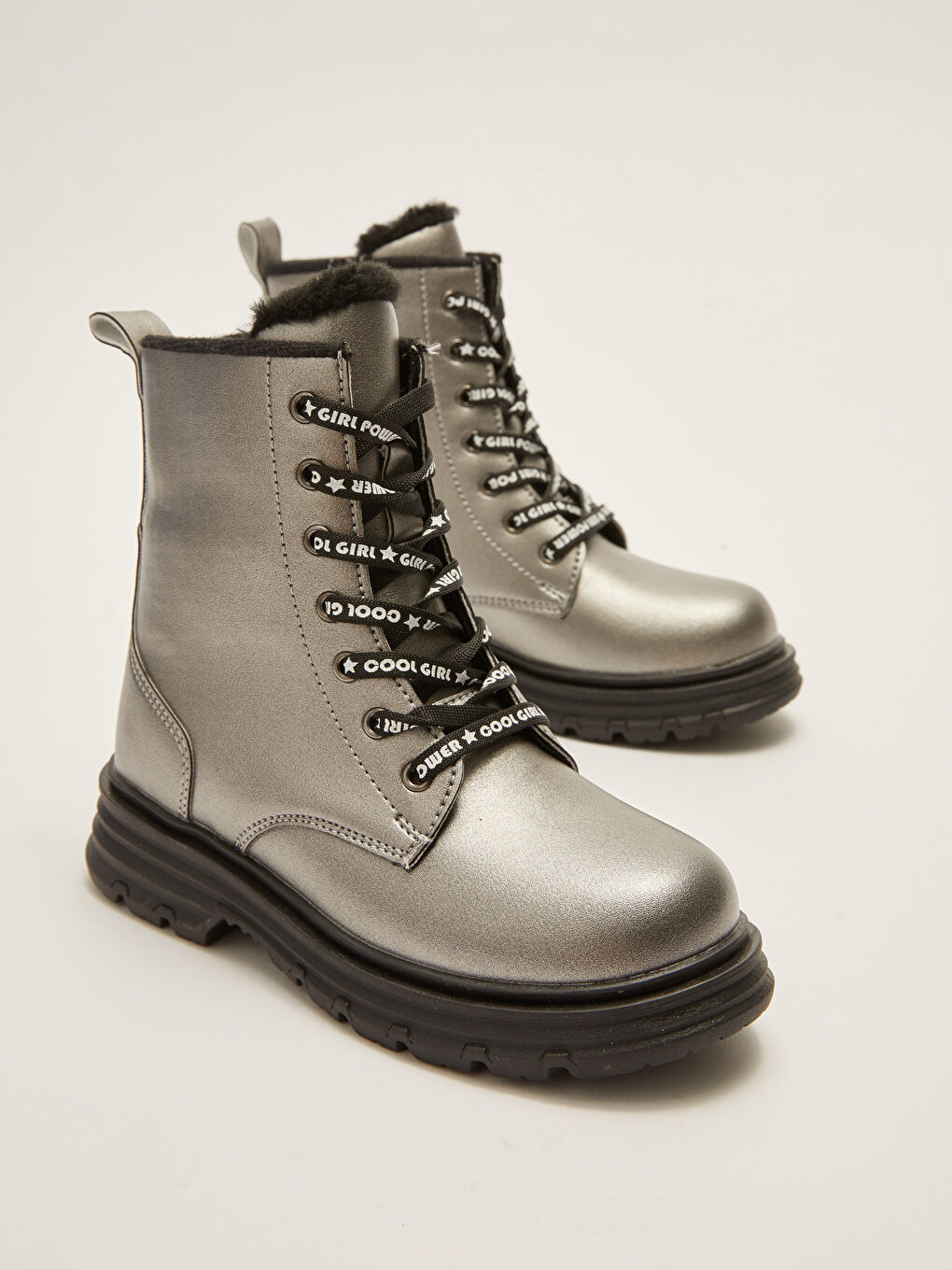 Gri Parlak Deri Görünümlü Kız Çocuk Bot-10