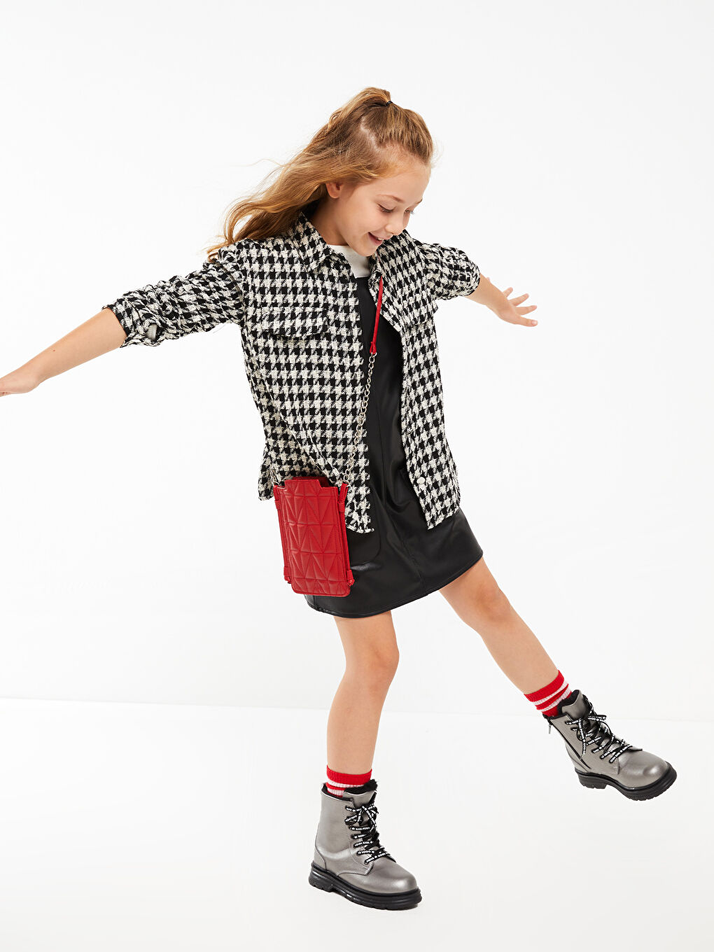 Gri Parlak Deri Görünümlü Kız Çocuk Bot-1