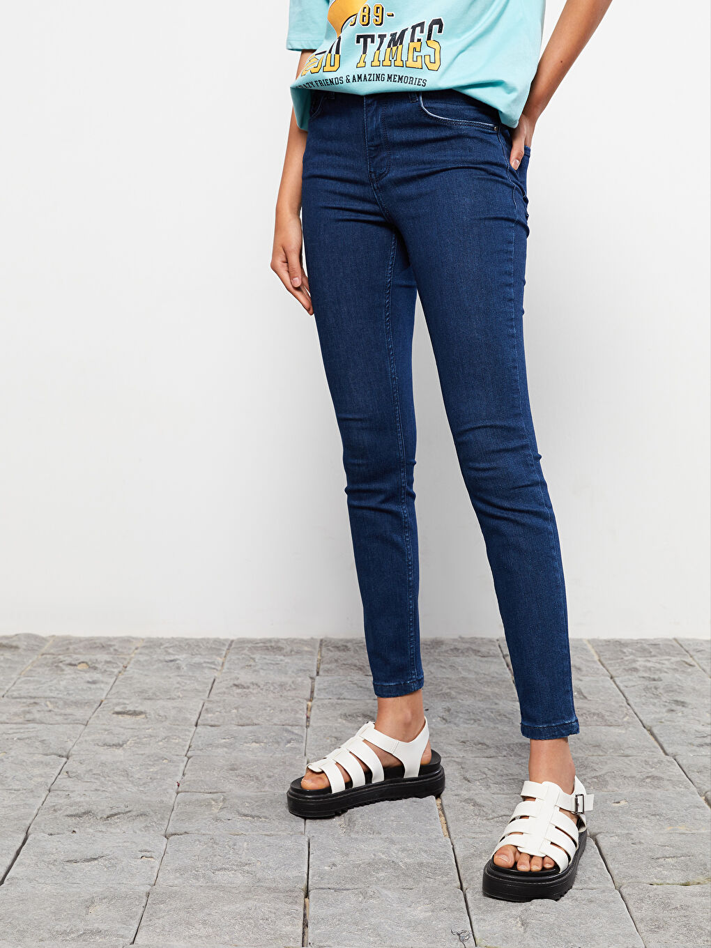Jean Mercure à Taille Normale, Coupe Moulante, Détails Poches Droites pour Femmes Rodeo-3