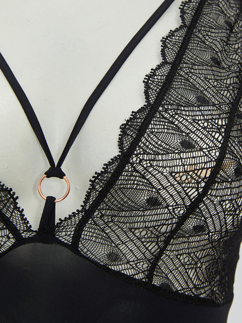 بدلة جسم نسائية بتفاصيل دانتيل-2