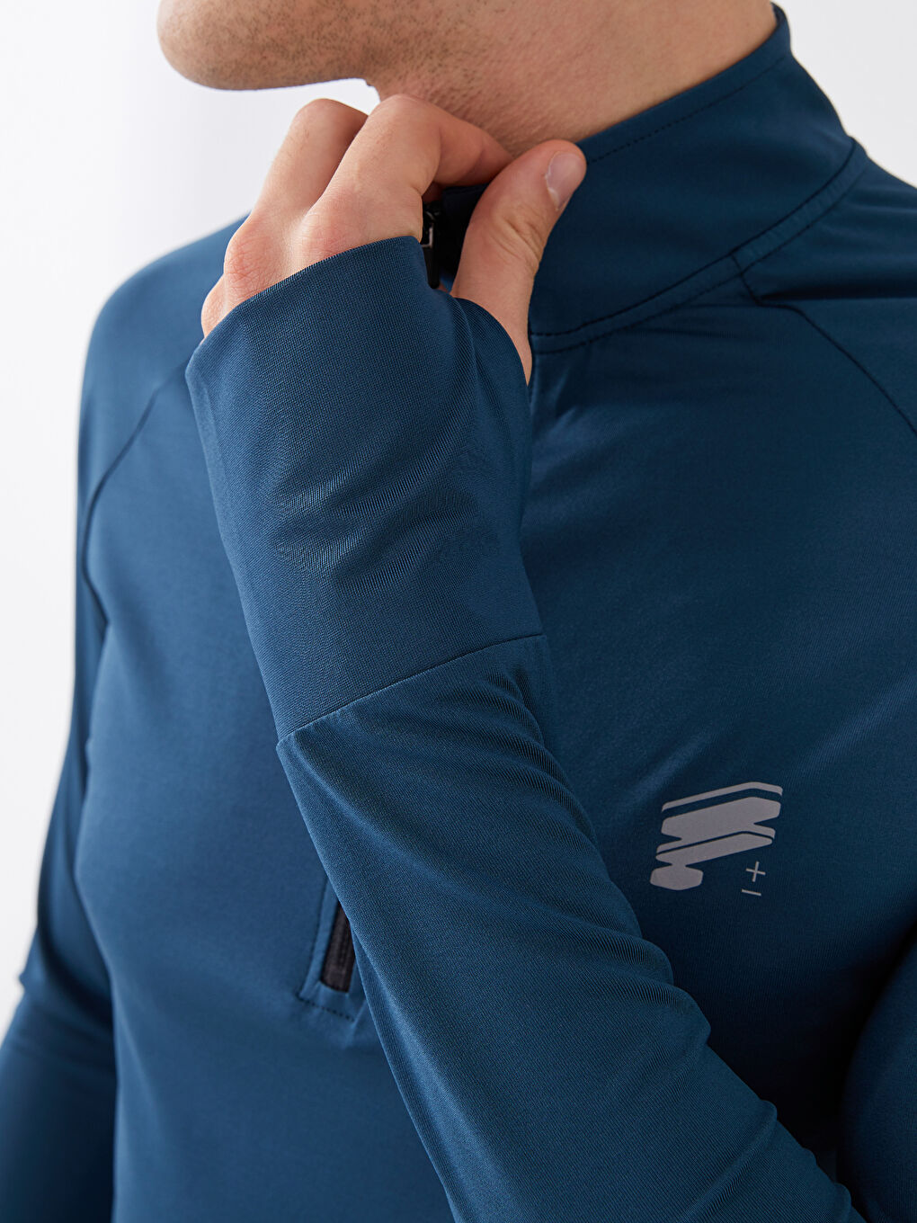 Ерлерге арналған спорттық биік жағалы ұзын жеңді принтті свитшот-4