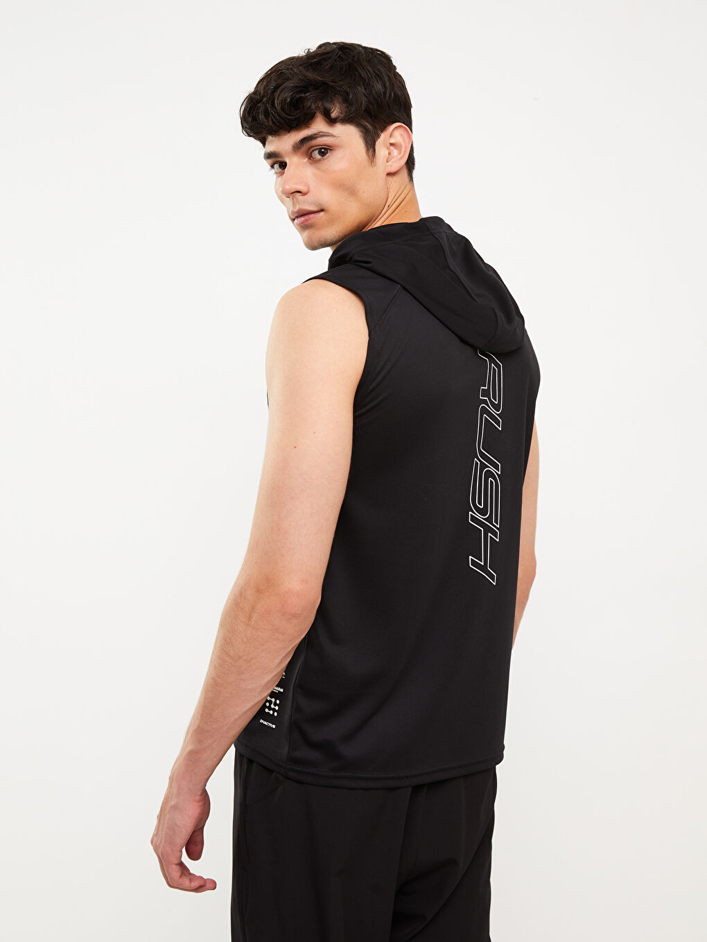 Siyah Kapüşonlu Baskılı Erkek Kolsuz Tişört