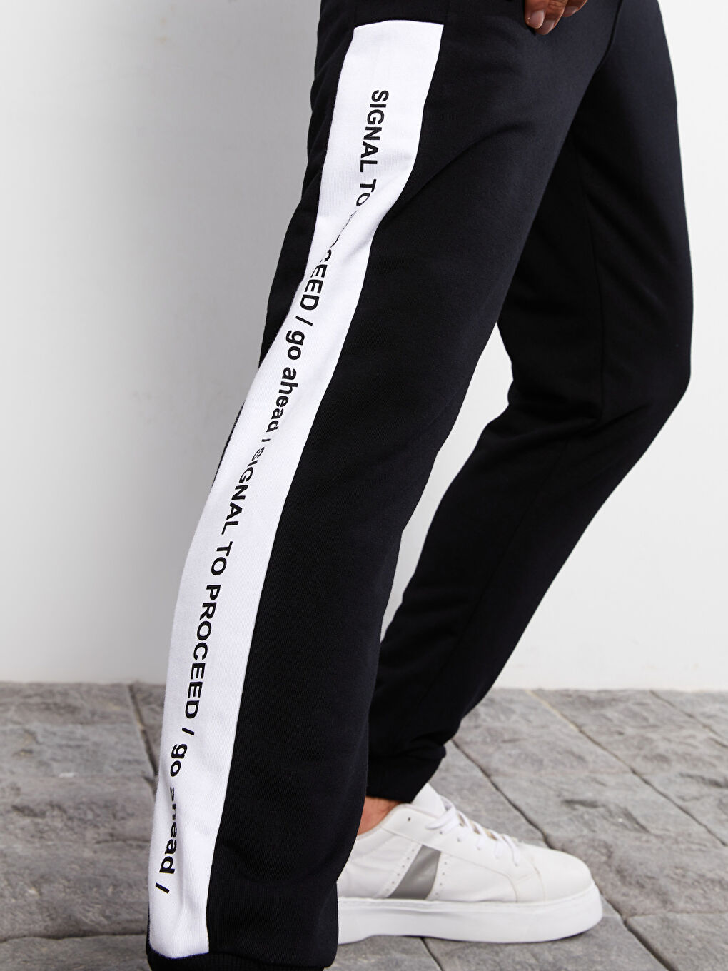 Slim Fit Printed Men's Jogger Sweatpants-3