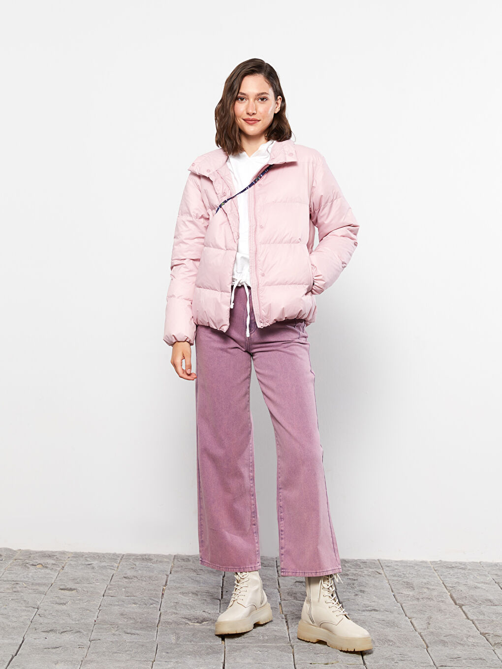 Pembe Dik Yaka Düz Uzun Kollu Kaz Tüyü Kadın Şişme Mont