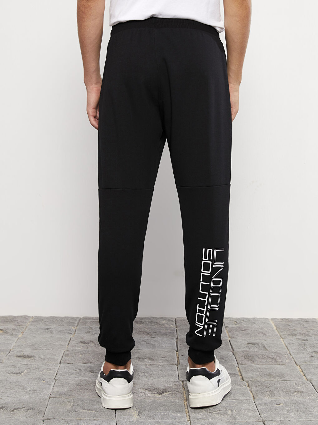 Siyah Dar Kalıp Erkek Eşofman Altı-4