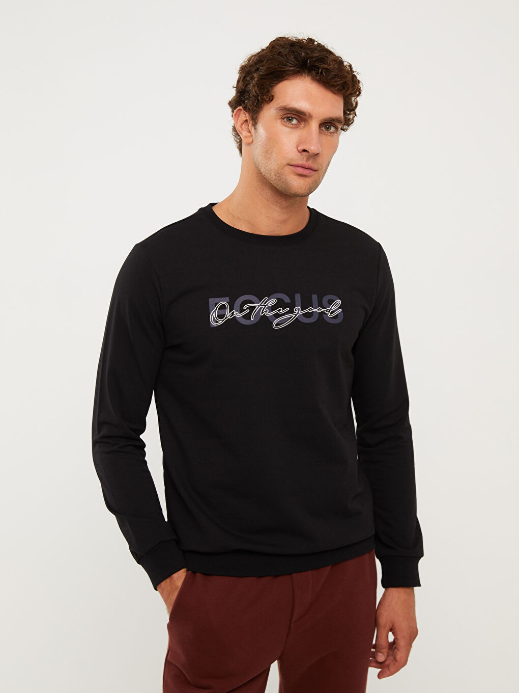 LCWAIKIKI Classic Siyah Bisiklet Yaka Uzun Kollu Baskılı Erkek Sweatshirt - 1