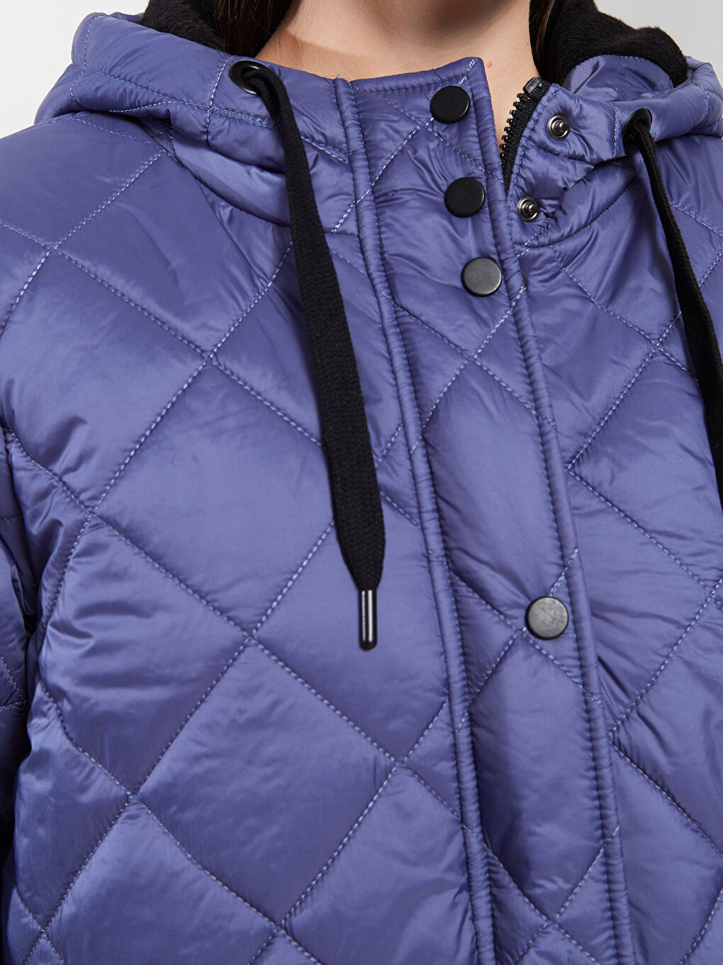 İndigo Kapüşonlu Kapitone Desenli Uzun Kollu Kadın Şişme Mont-4