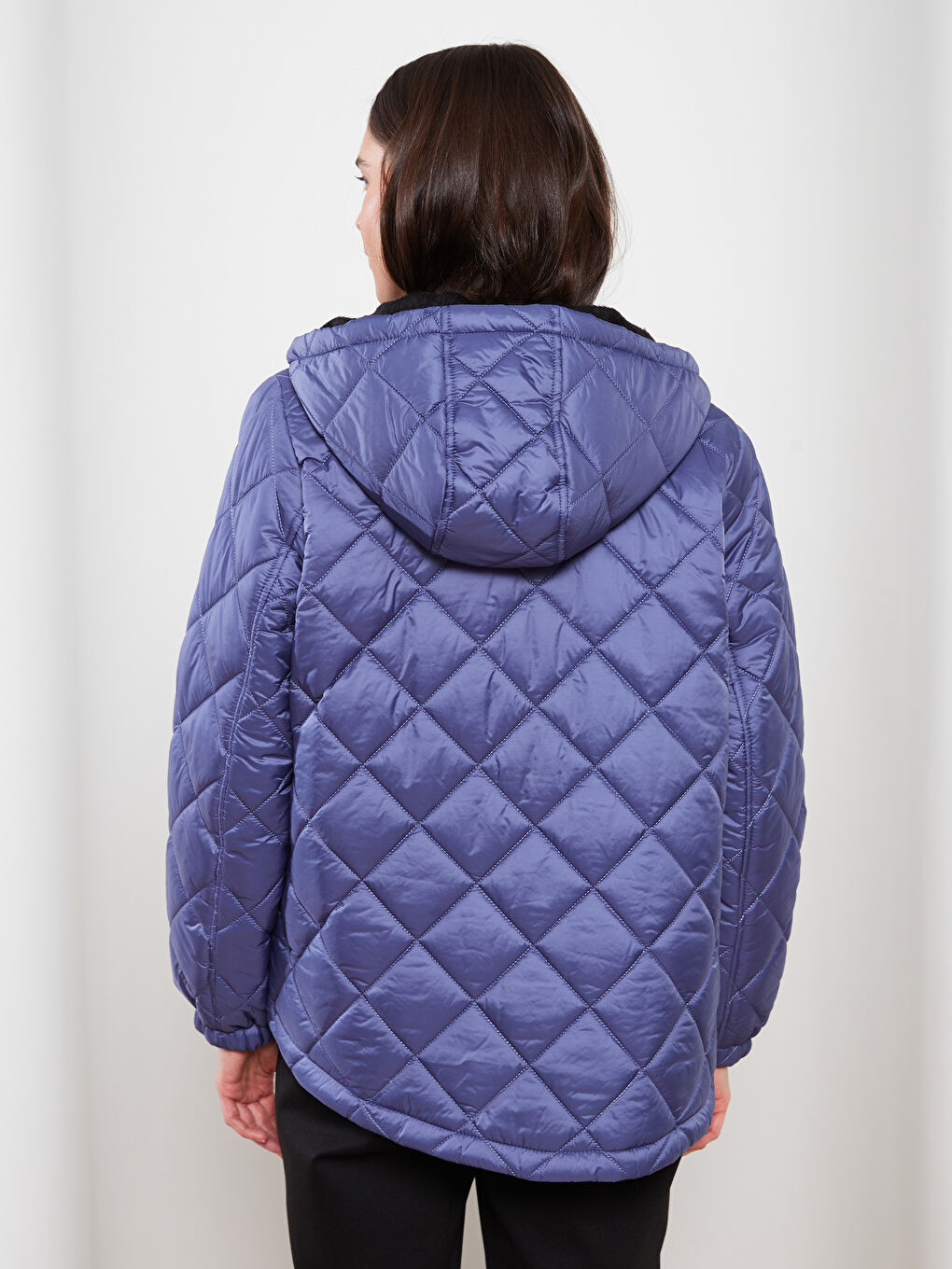 İndigo Kapüşonlu Kapitone Desenli Uzun Kollu Kadın Şişme Mont-6