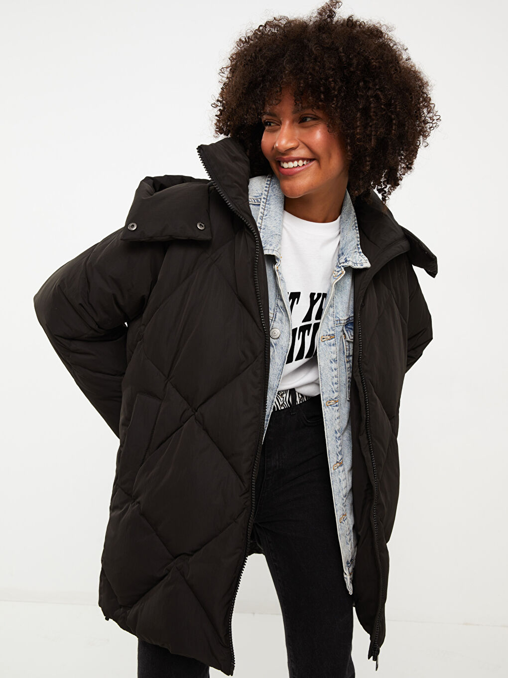 Siyah Kapüşonlu Kapitone Kadın Şişme Mont-1