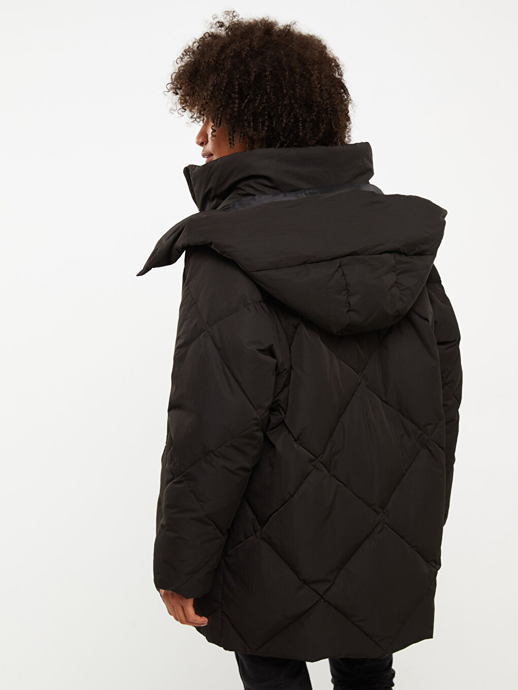 Siyah Kapüşonlu Kapitone Kadın Şişme Mont-2