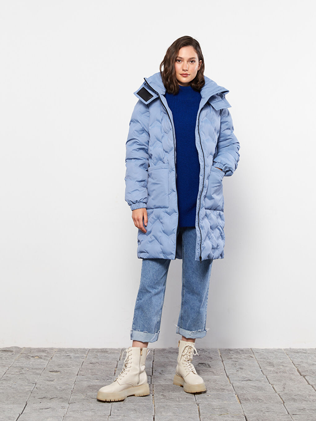 Mavi Kapüşonlu Kendinden Desenli Kadın Şişme Mont-1