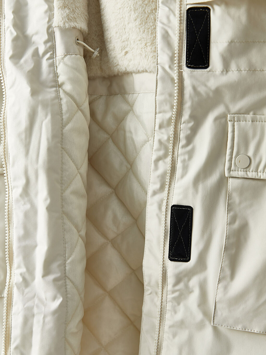 Bej Kürk Detaylı Kapüşonlu Düz Uzun Kollu Kadın Parka-9