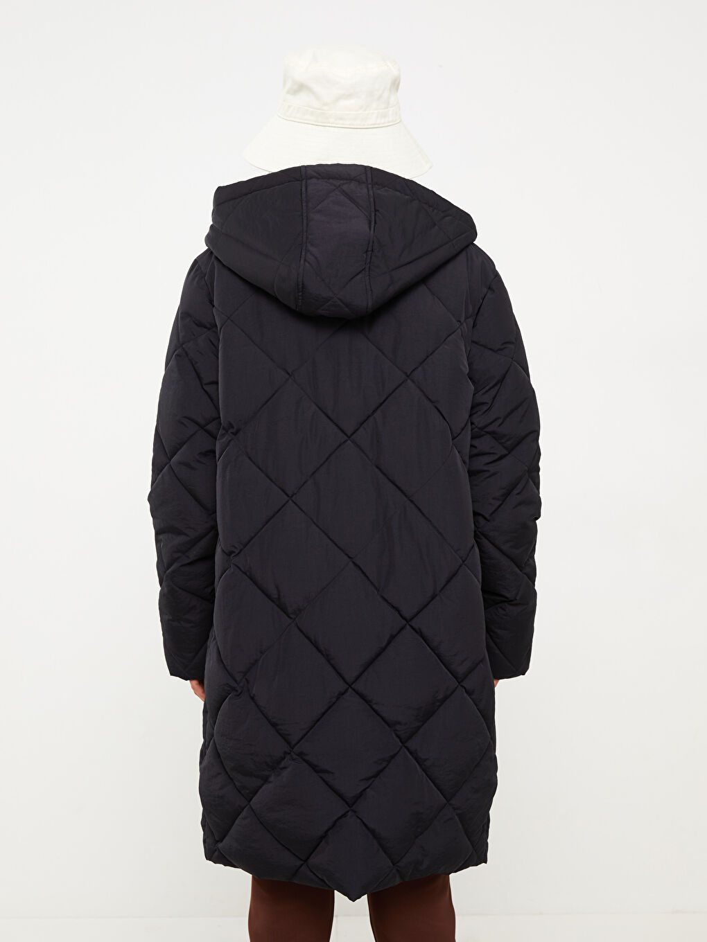 Siyah Kapüşonlu Kapitone Kadın Şişme Mont-5