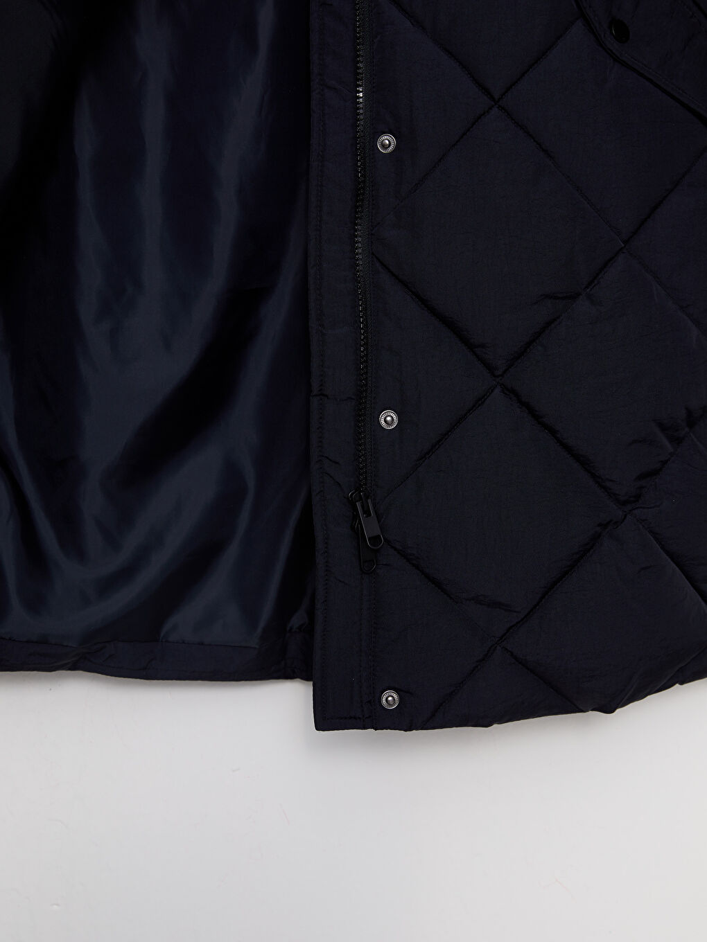 Siyah Kapüşonlu Kapitone Kadın Şişme Mont-8