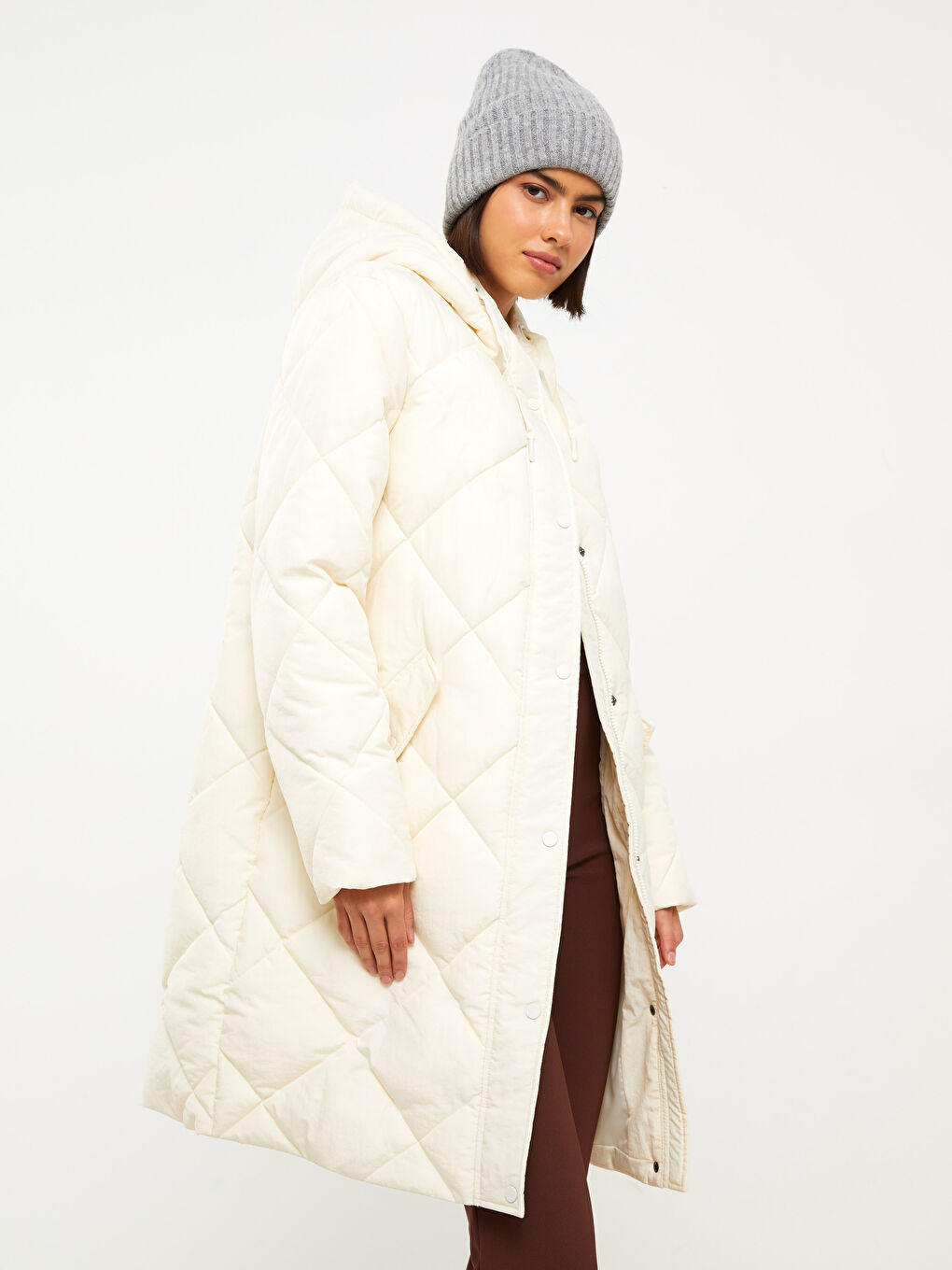 Bej Kapüşonlu Kapitone Kadın Şişme Mont