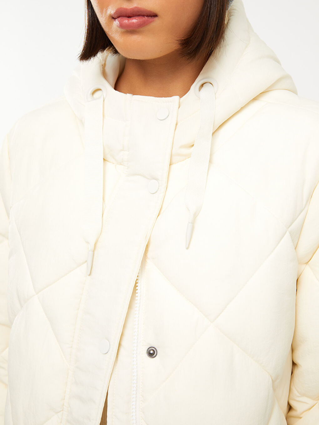 Bej Kapüşonlu Kapitone Kadın Şişme Mont-3