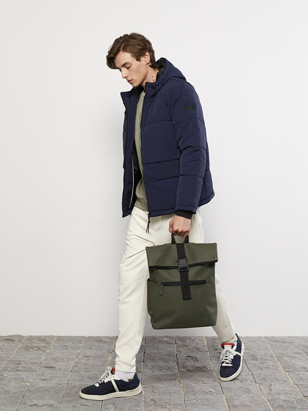 LCW Casual بالطو منتفخ بفتحة عادية بكابوش للرجال -W28782Z8-RFD