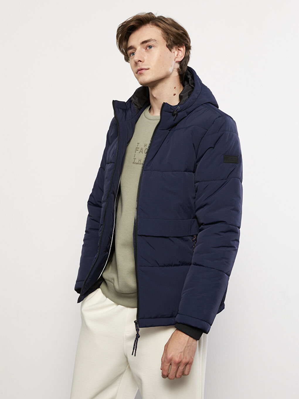 LCW Casual بالطو منتفخ بفتحة عادية بكابوش للرجال -W28782Z8-RFD