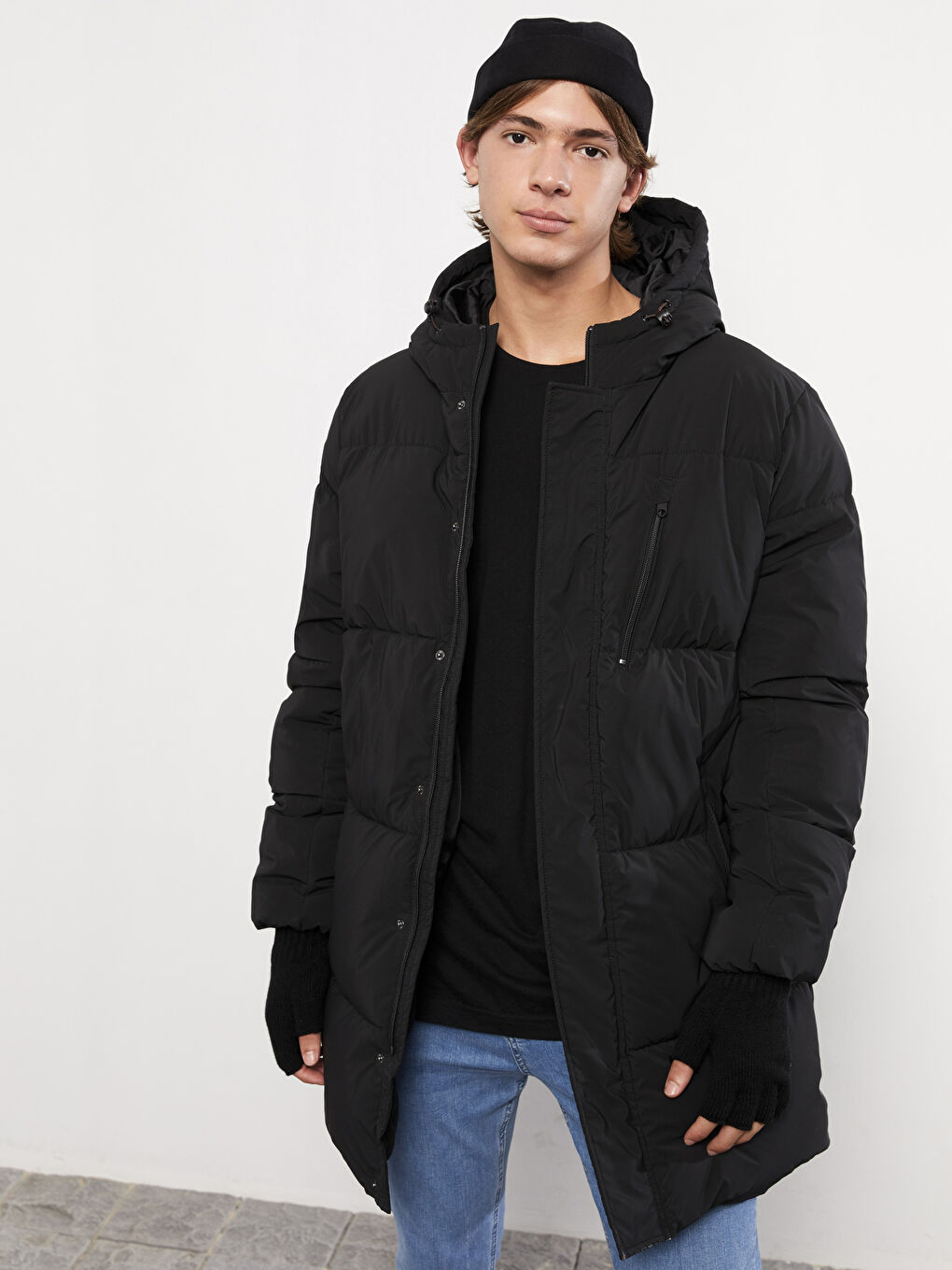 Siyah Standart Kalıp Kapüşonlu Kalın Erkek Mont-1