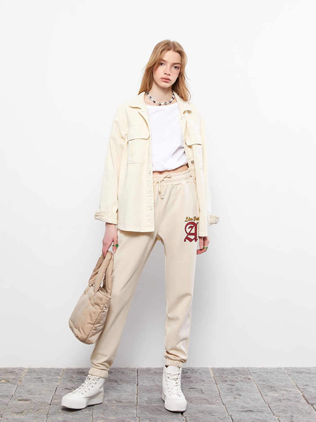 بنطلون رياضي بخصر مطاطي بتفاصيل جيب مطبوع للسيدات