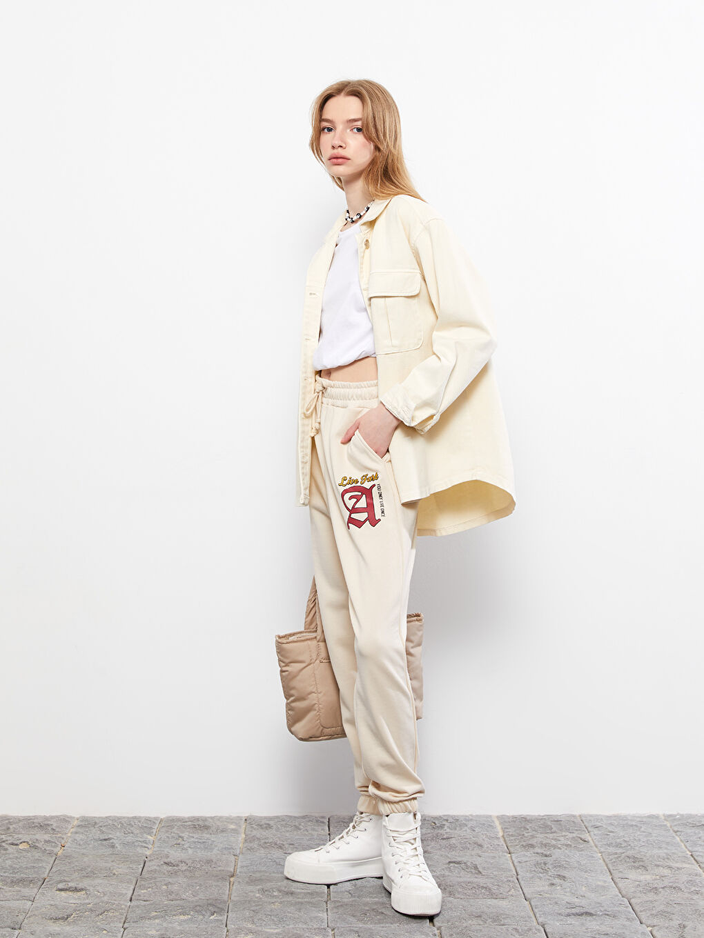 بنطلون رياضي بخصر مطاطي بتفاصيل جيب مطبوع للسيدات-1